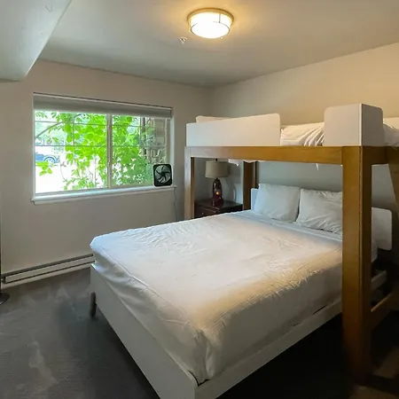 First Tracks 4105 Apartment